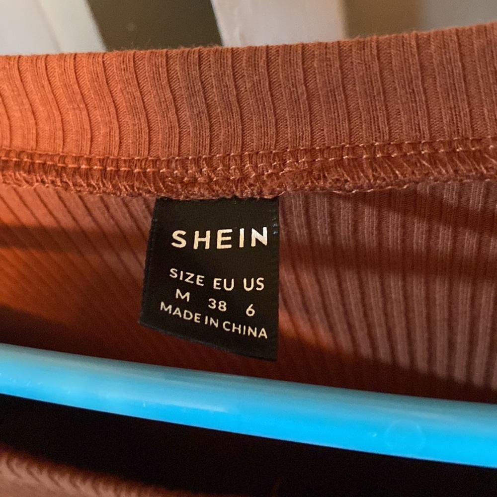 SHEIN LONG SLEEVE CROPPED TOP